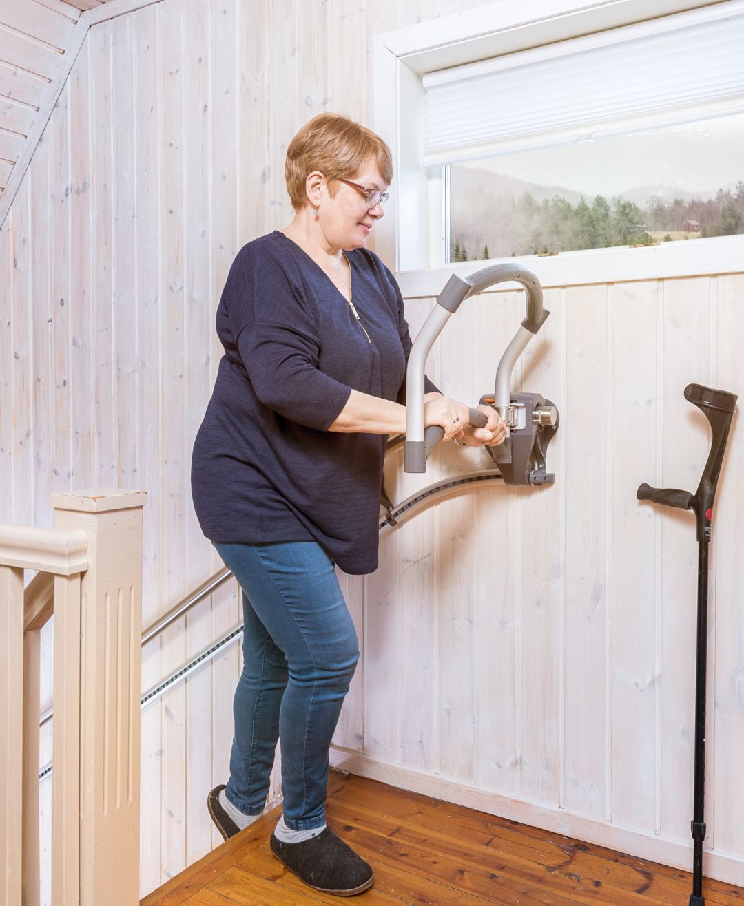 AssiStep er en diskret løsning som gir deg støtte og trygghet i trappen